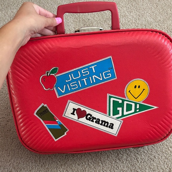 Vintage Child Suitcase - Picture 1 of 10